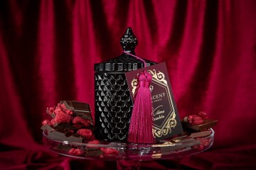 Queen of goodies  luxe vegan geurkaars met de heerlijke aromas van belgische chocolade frambozen en aardbeien handgemaakt voor een intens geurgenotluxe